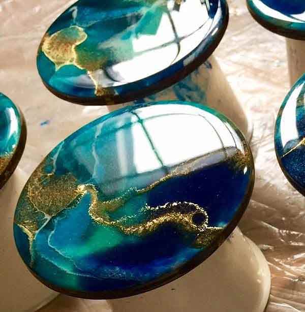 ترکیب رنگ رزین؛ راهنمای کامل ساخت رنگ‌های حرفه‌ای و بدون کدرشدگی