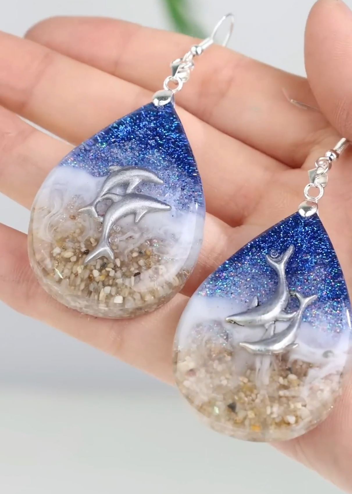 آموزش ساخت گوشواره اشکی رزینی سبک دریا: گام به گام تا یک زیورآلات منحصر به فرد